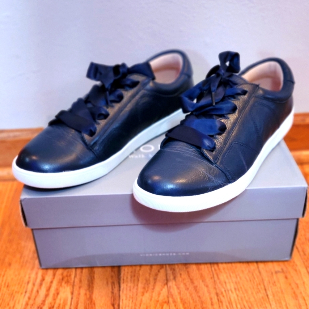 Vionic Sunny Chantelle Navy Blue Leather Lace-up Sneakers in size 11.